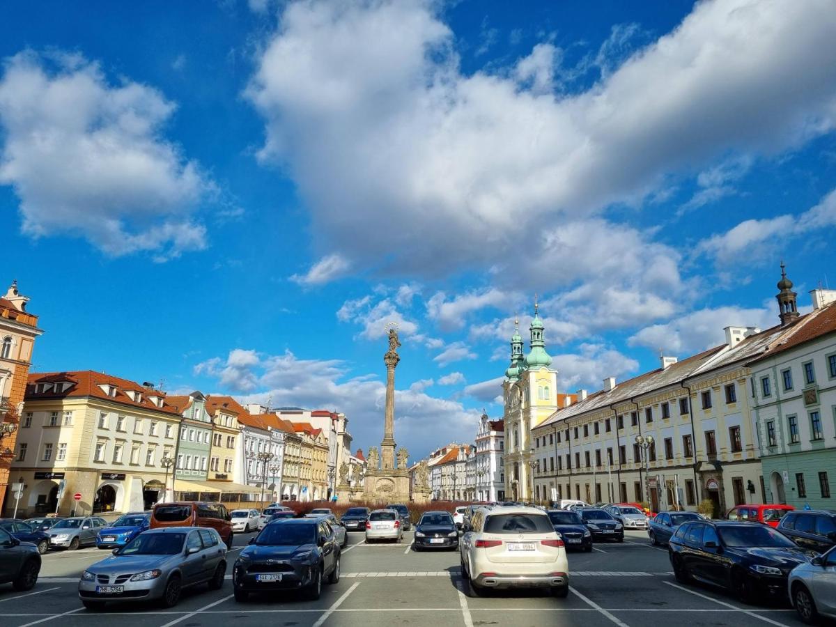 Luxusni Studio Na Velkem Namesti, Wi-Fi, Netflix Hradec Králové Exteriör bild