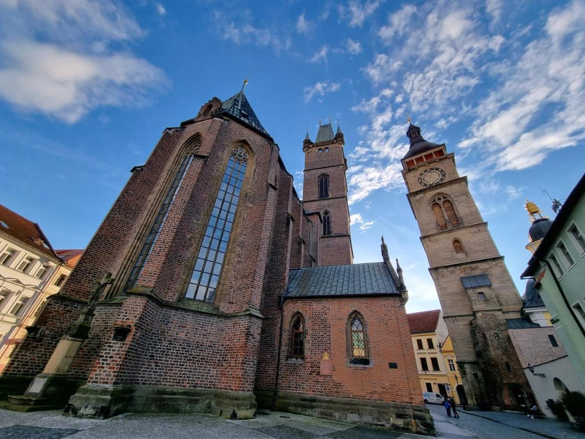 Luxusni Studio Na Velkem Namesti, Wi-Fi, Netflix Hradec Králové Exteriör bild