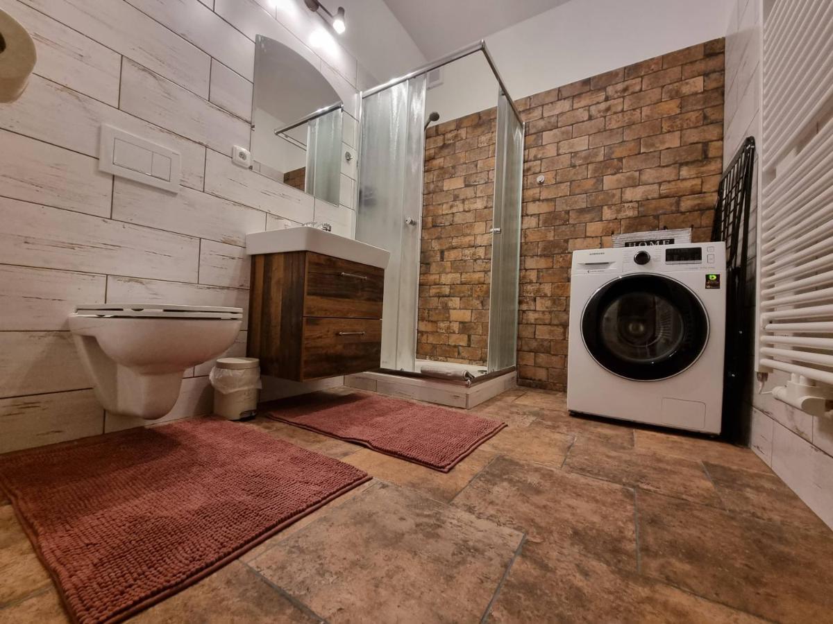 Luxusni Studio Na Velkem Namesti, Wi-Fi, Netflix Hradec Králové Exteriör bild