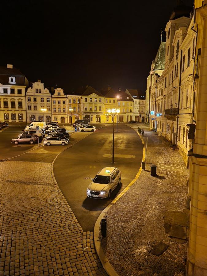 Luxusni Studio Na Velkem Namesti, Wi-Fi, Netflix Hradec Králové Exteriör bild