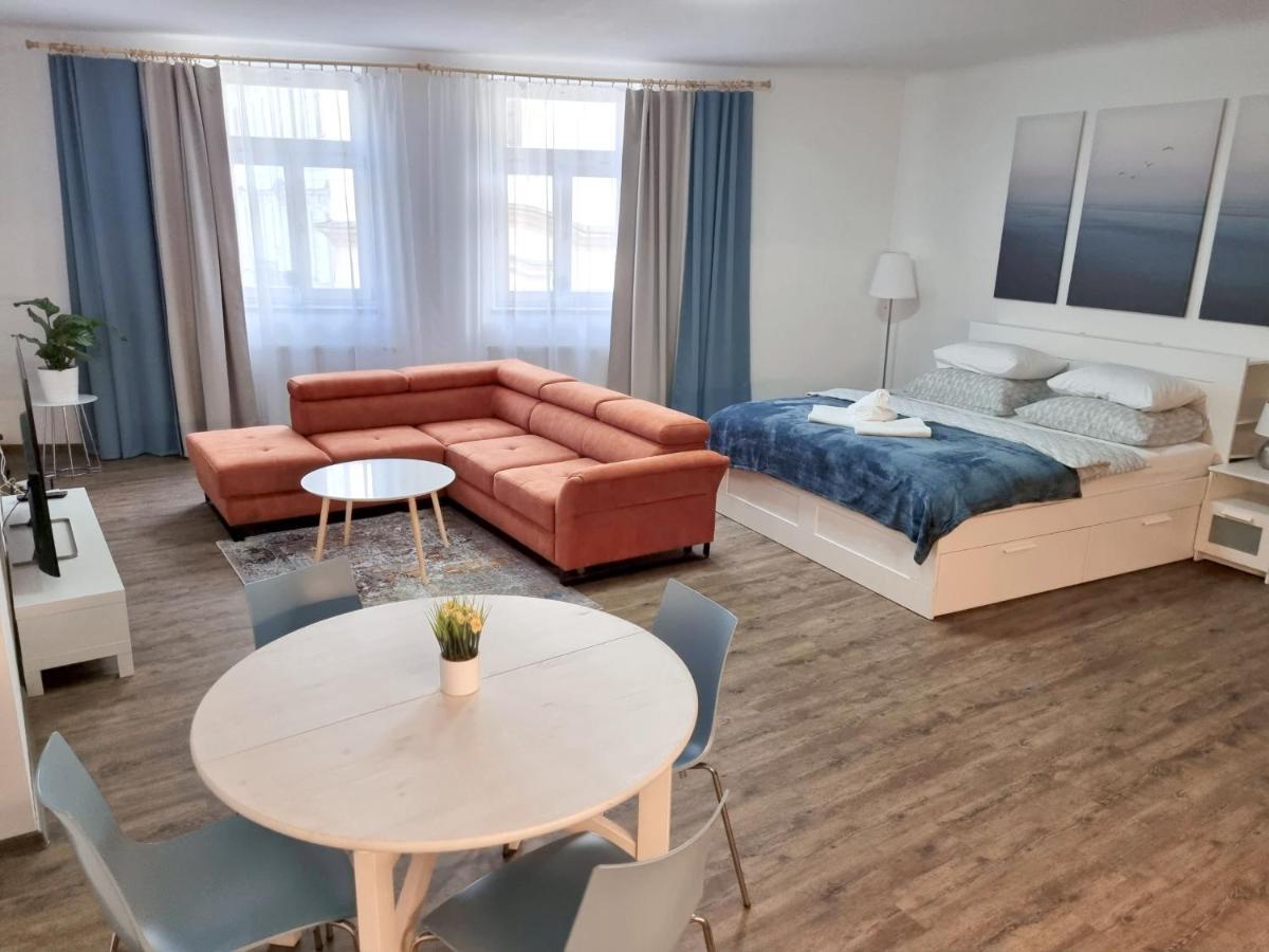 Luxusni Studio Na Velkem Namesti, Wi-Fi, Netflix Hradec Králové Exteriör bild