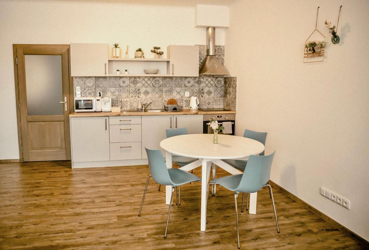 Luxusni Studio Na Velkem Namesti, Wi-Fi, Netflix Hradec Králové Exteriör bild